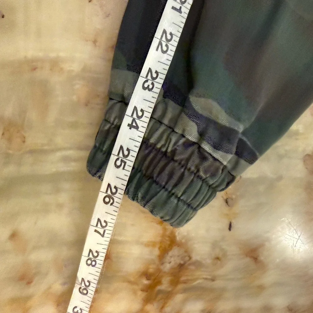 TNA Aritzia Camo Jogger Pants XS Green Drawstring Utility Casual Pants